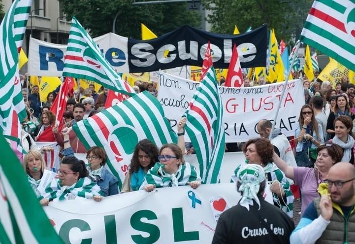 Scuola - Accordo governo-sindacati: promesse, problemi e scorciatoie da evitare