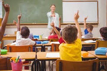 Precari, dirigenti e paritarie “dimenticate”: tanti i dossier aperti