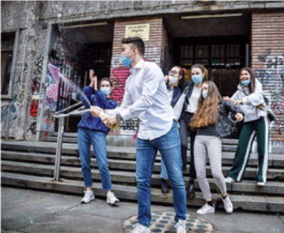 Paritarie, un flash mob davanti alla Camera Il Pd spinge per i fondi