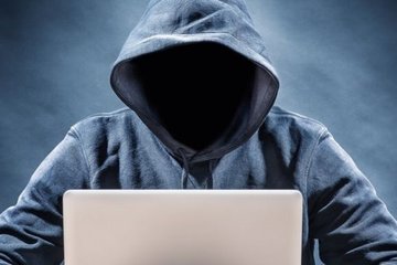 Il problema dei social è la caduta dei valori che noi adulti trasmettiamo ai giovani