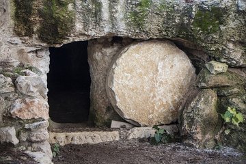 Un’umanità tra virus e guerra, ma sempre alla ricerca di speranza
