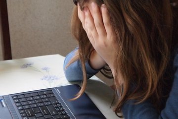 Rispettare (anche) se stessi per contrastare i prepotenti nascosti online