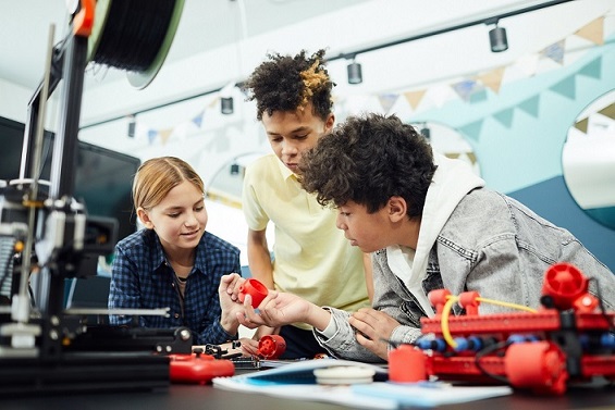 Finanziamenti Stem anche alle scuole paritarie: energie per la comunità