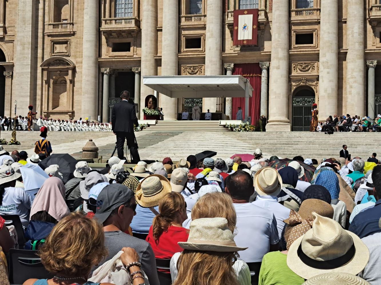 Giubileo della Famiglia organizzato dal Forum delle Ass.ni Familiari: Santa Messa in Piazza San Pietro e al termine varco Porta Santa